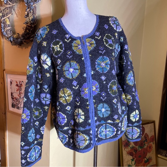 A GIANNETTI Size Large Zip Front Sweater Flowers Hand-Knit Shetland Wool Cozy - Picture 1 of 16